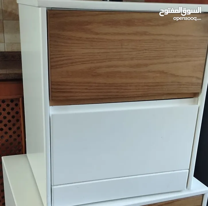 مكتبة، مساعد مكتبة، كومدينا، وتواليت للبيع 1000 شيقل