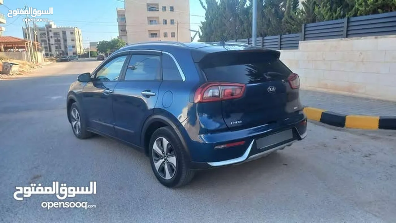 كيا نيرو لون كحلي فحص 2 جيد بسعر مغري قابل للبدل