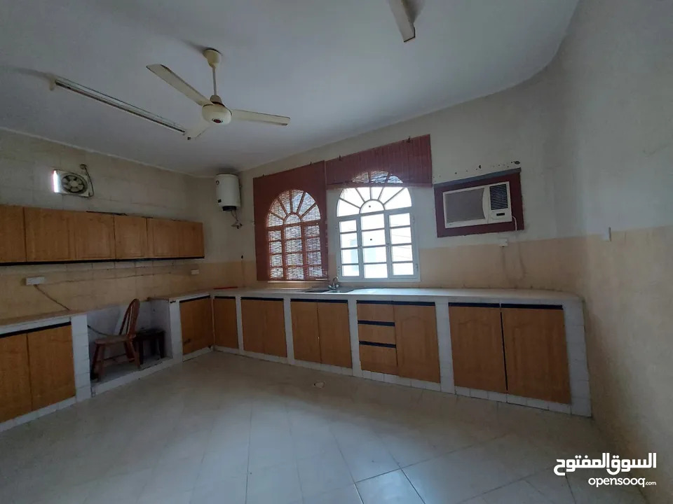 5 Bedrooms Apartment for Rent in Azaiba REF:978R