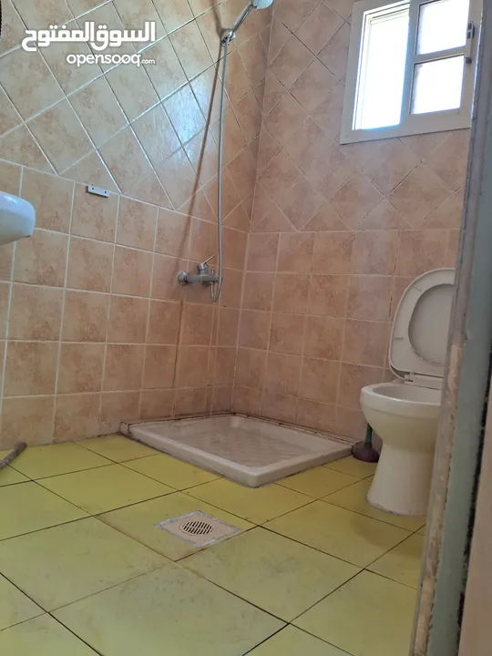 شقة للإيجار  بالطابق الاول بقلالي القديمة شامل  الكهرباء   FLAT FOR RENT  QALALI 2  ROOM  &  1 BATHR