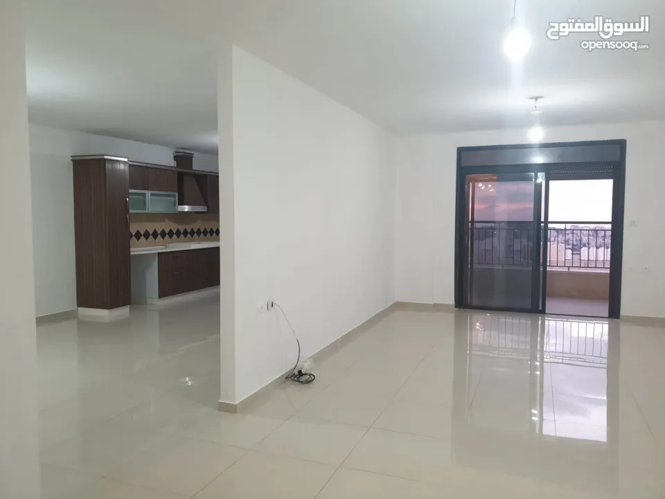 شقة للبيع اول شارع الارسال / وسط البلد   دقائق من دوار المنارة