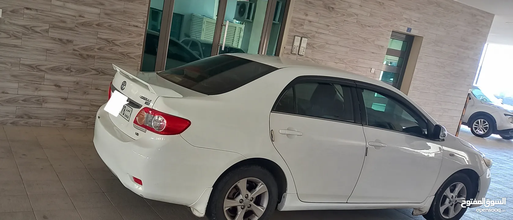 بدل مع سيارة تايوتا راف فود مديل 2013