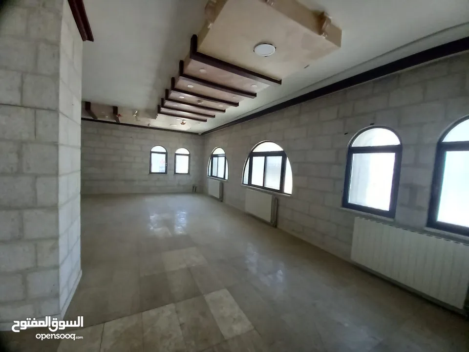 فيلا فارغة للإيجار اعلان رقم (V32)