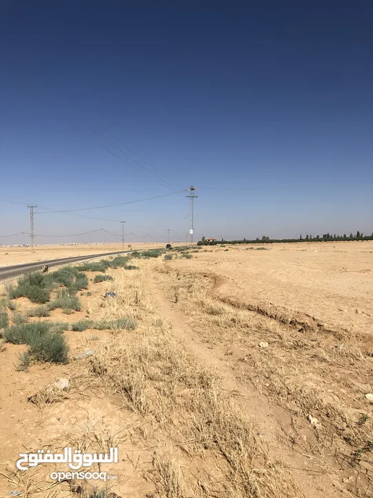 في قرية القنيطرة على الشارع المعبد مباشرة كهرباء على امتداد الشارع / مشروع مميز من المالك مباشرة