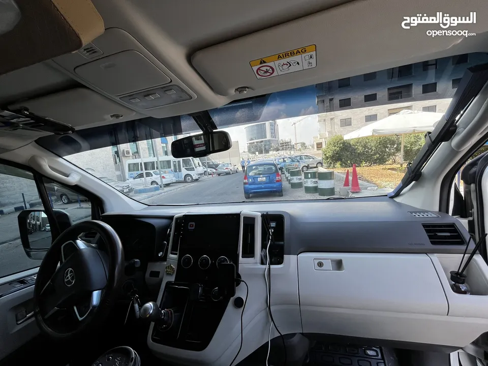 خدمات توصيل من والى المطار باحدث الفانات والسيارات والحافلات باصات  جروبات سياحيه نقل من والى سوريا