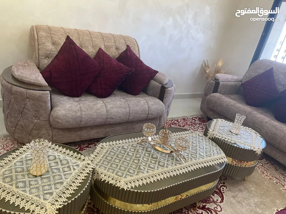 طقم كنب فاخر للبيع بحال الجديد