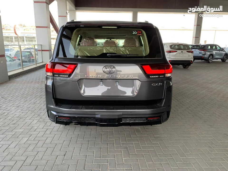Toyota Land Cruiser Gx-r 2024  400عداد   اللون : فيراني من   داخل بيج   محرك :    4000