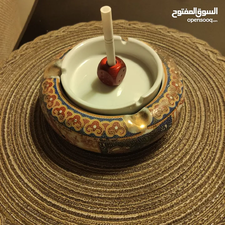 لاصحاب الذوق الرفيع مطفأة السجائر بعدة ألوان للمكتب أو المنزل