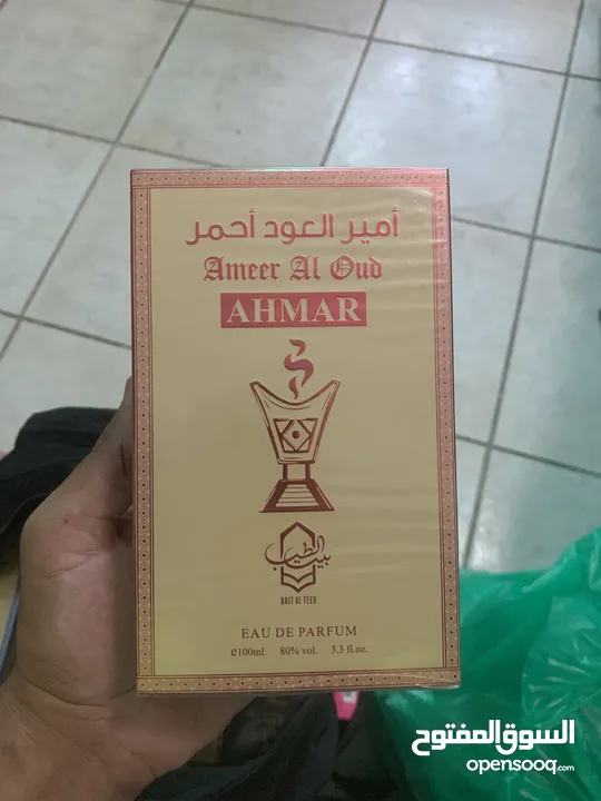 عطر امير العود الشهير وعطر الشيخ زايد  1 دينار للقطعه ويوجد خصم للكميات