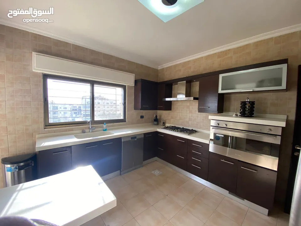 شقة مفروشة في - دير غبار - مساحة 210 م باطلالة مميزة وفرش مودرن (6838)