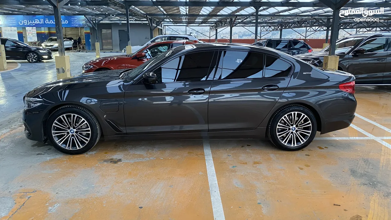 BMW 530e / 2019 عداد قليل / شبه شركة