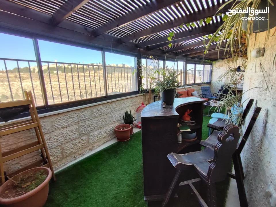 روف مميز للبيع في سطح مرحبا قرب الأرصاد الجوية