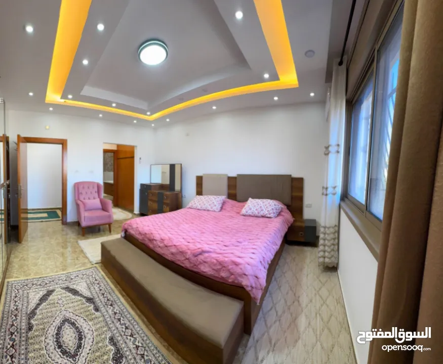 روف للايجار مفروش بالكامل اطلالة رائعة وموقع استراتيجي في اجمل مناطق البيرة