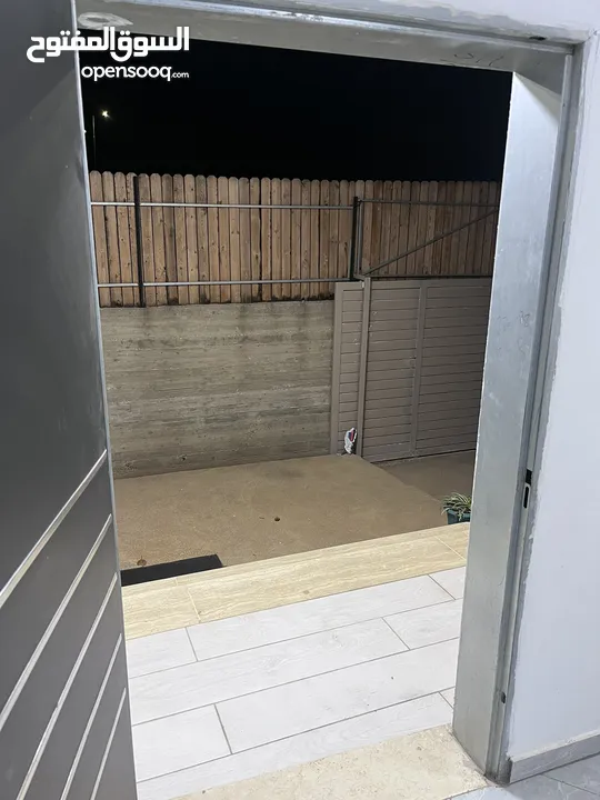 منزل مستقل مسور للبيع مع حديقة