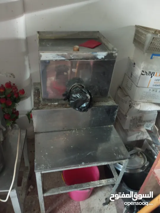 موجود عدة مطعم للبيع