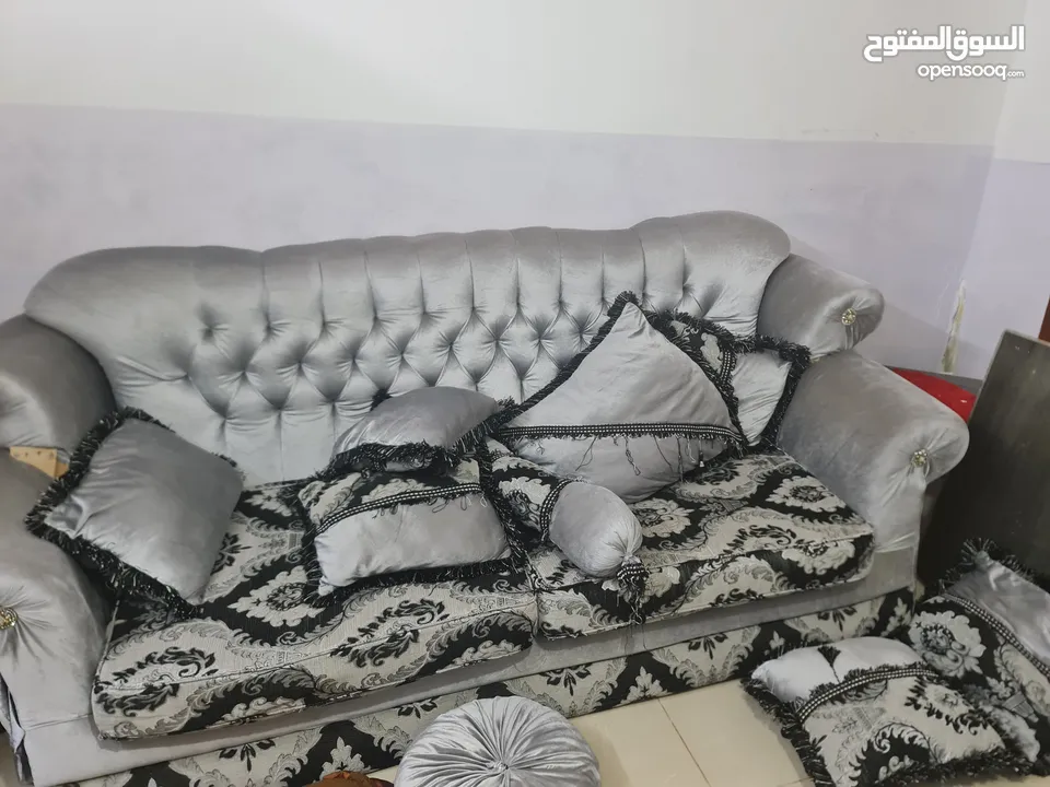 طقم كنب 10 أشخاص بحالة ممتازة