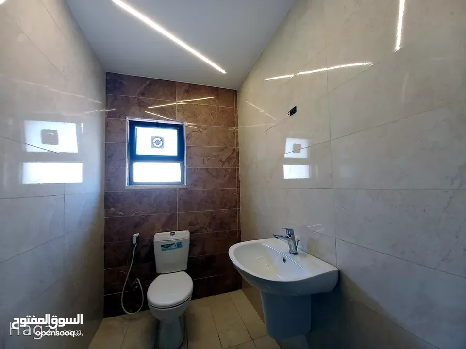 شقة مفروشة للإيجار في الرابية  ( Property 33446 ) سنوي فقط