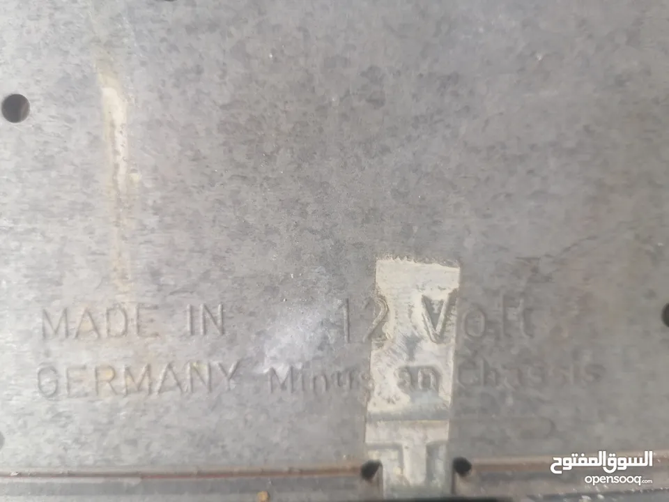 مسجل راديو بيكر كان راكب على مرسيدس.