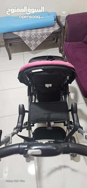 عربة أطفال مزدوجة مع هدية مفاجأة " بحالة ممتازة  وارد اميركا مناسبة لطفلين (طفل رضيع في المقدمة +طفل