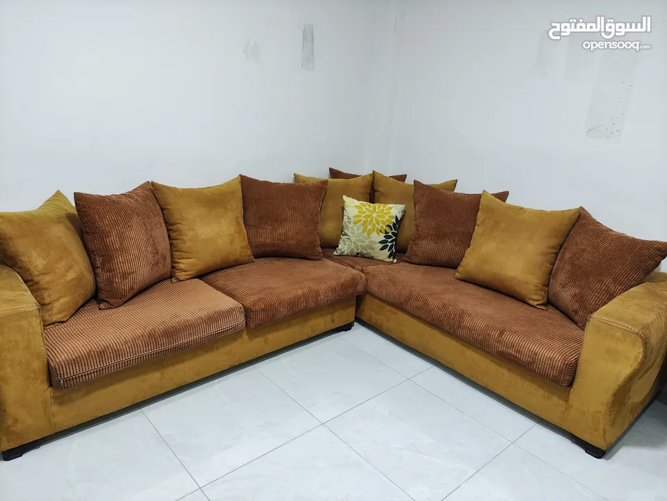 طقم كورنر خشب تفصيل شبه جديد ليس بحاجة الى تنجيد
