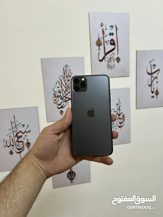 ايفون 11 برو ماكس بحالة الوكاله ولا نقرة  ذاكرة 256 جيجا