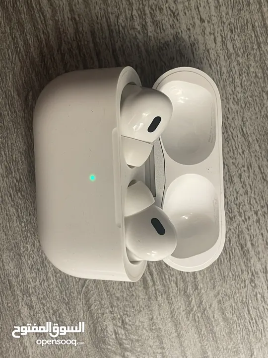 Apple AirPods Pro 2nd generation  USB-C charging & wireless charging مع العلبة و الشاحن و كفر