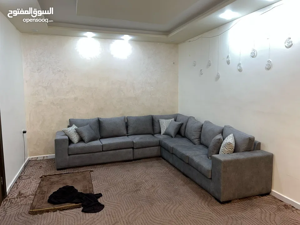 طقم كنب كورنر لون رمادي حرف L فخم جداً جديد