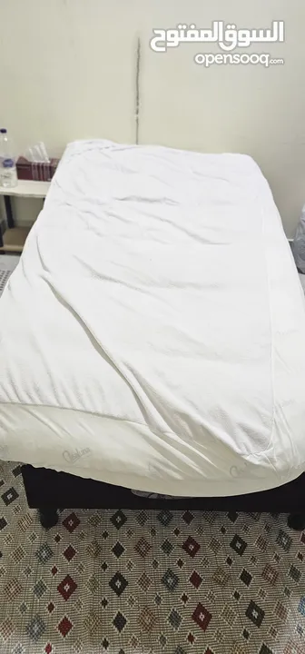 سرير خشبي مخملي مع دوشق وطبقة فندقية و ميموري فوم Single bed with memory foam