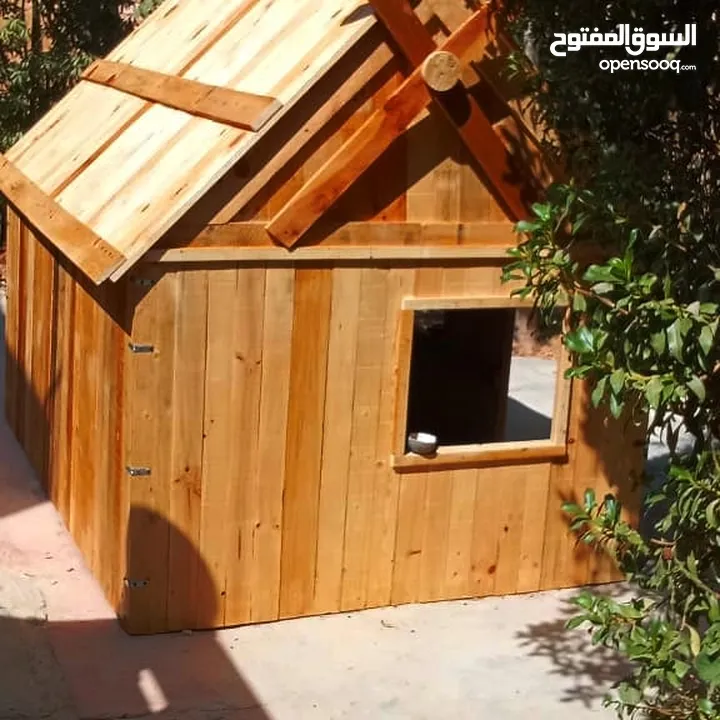 أكواخ خشبية وبيوت للحيوانات