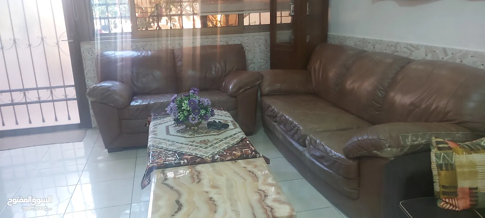 طقم كنب جلد طبيعي