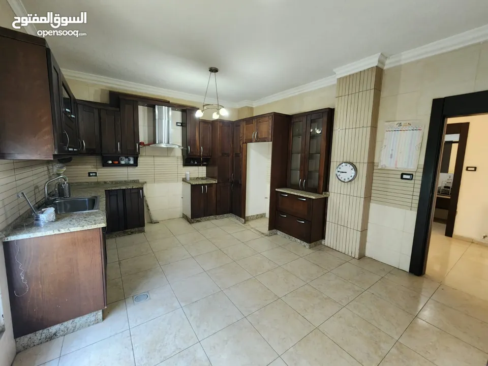 شقة فارغة للبيع في حي الصحابة - ref : 14577