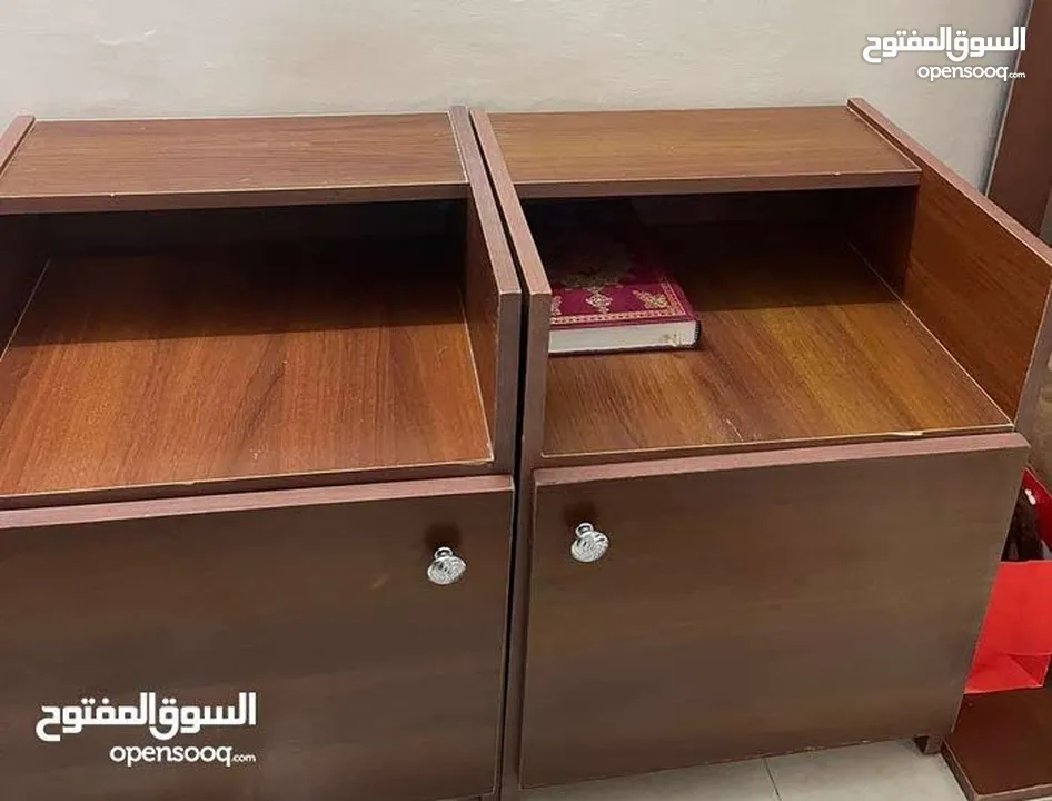 مكتب دراسي مزدوج وكوميدينتين للبيع يصلح لشباب وبنات
