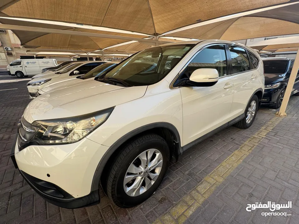 Honda cr-v  2014  white GCC specs