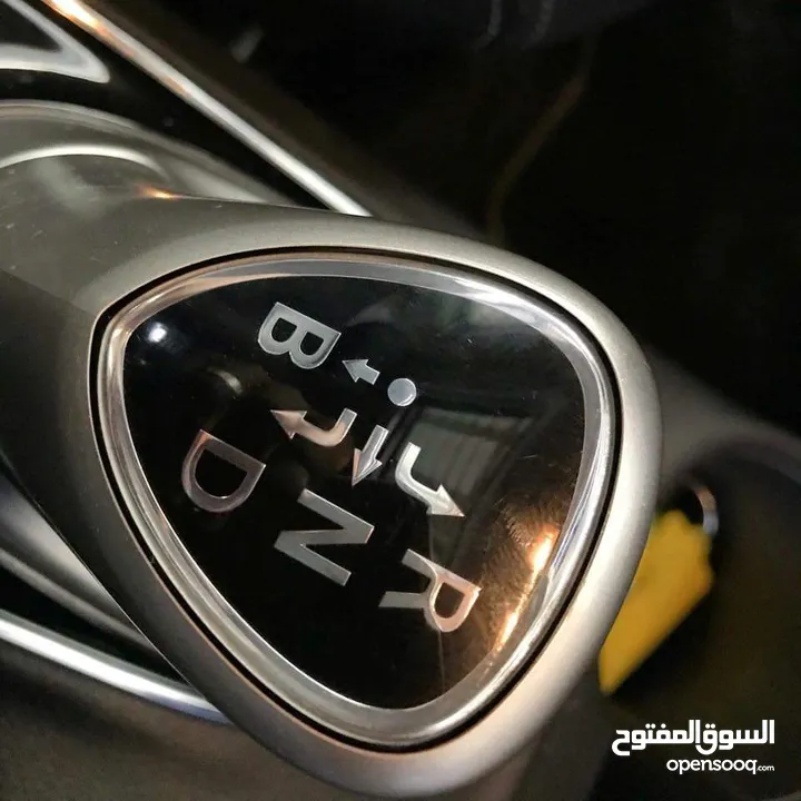 ميتسوبيشي اوتلاندر 2014 فل الفل اعلى صنف فيها كل المواصفات لون اسود ملوكي