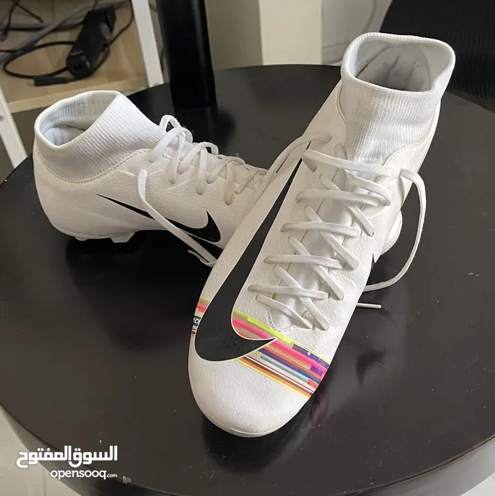 Nike mercurial sports shoes