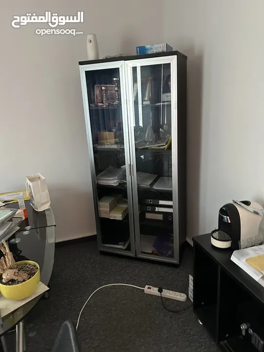 اثاث مكتب فاخر استعمال بسيط جدا - شبه جديد بسبب السفر