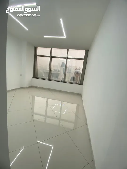 مكتب موقع مميز