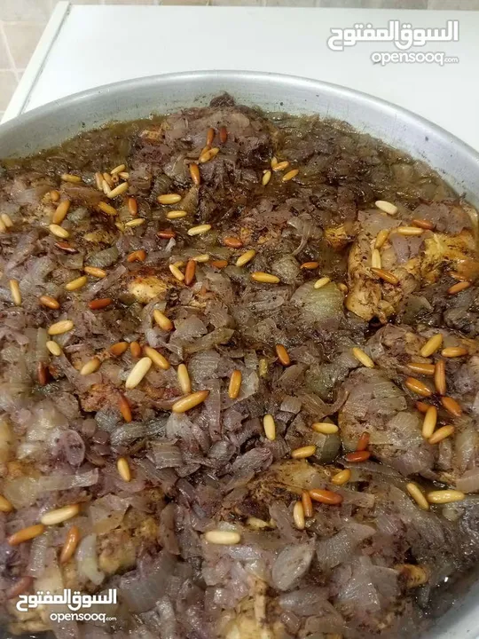 شيف شرقي وغربي وسلطات ابحث عن عمل خبرة في الاكل العربي والغربي والسلطات خبره اكثر من 15سنه