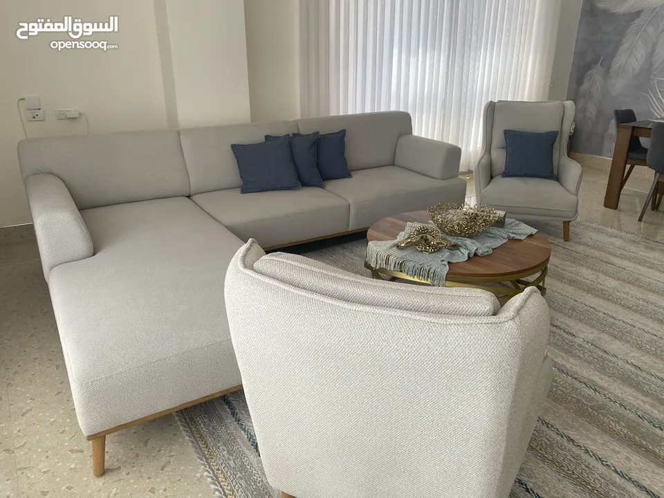 للبيع أثاث منزلي شبه جديد – استعمال أقل من سنة فقط