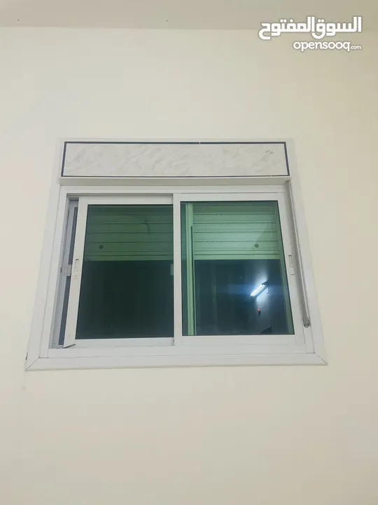 شقق سكنيه للإيجار موقعها الخليل راس الجوره مقابل كازيه زيد للمحروقات طابق ارضي