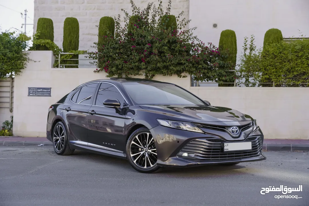 Toyota Camry GLE Hybrid 2019  تويوتا كامري GLE هايبرد  فل كامل مع فتحه
