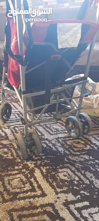 عرباية وكرسي هزاز للاطفال استخدامهم بسيط جدا كما هو موضح بالصور للبيع بسعر مغري قابل للتفاوض........
