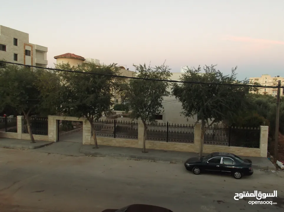 للبيع شقة بسعر مغري بالحي الشرقي تشطيبات جيدة واطلالة مميزة