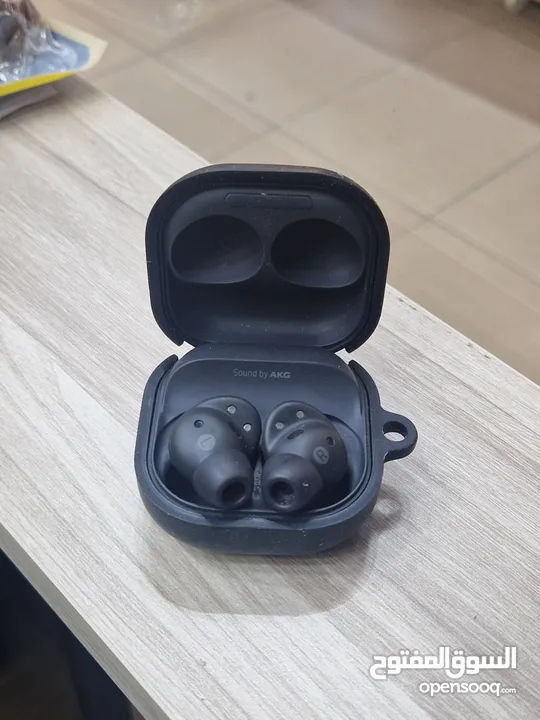 سماعة بلوتوث  مستعملة Galaxy Buds 2 pro.  اسود لون