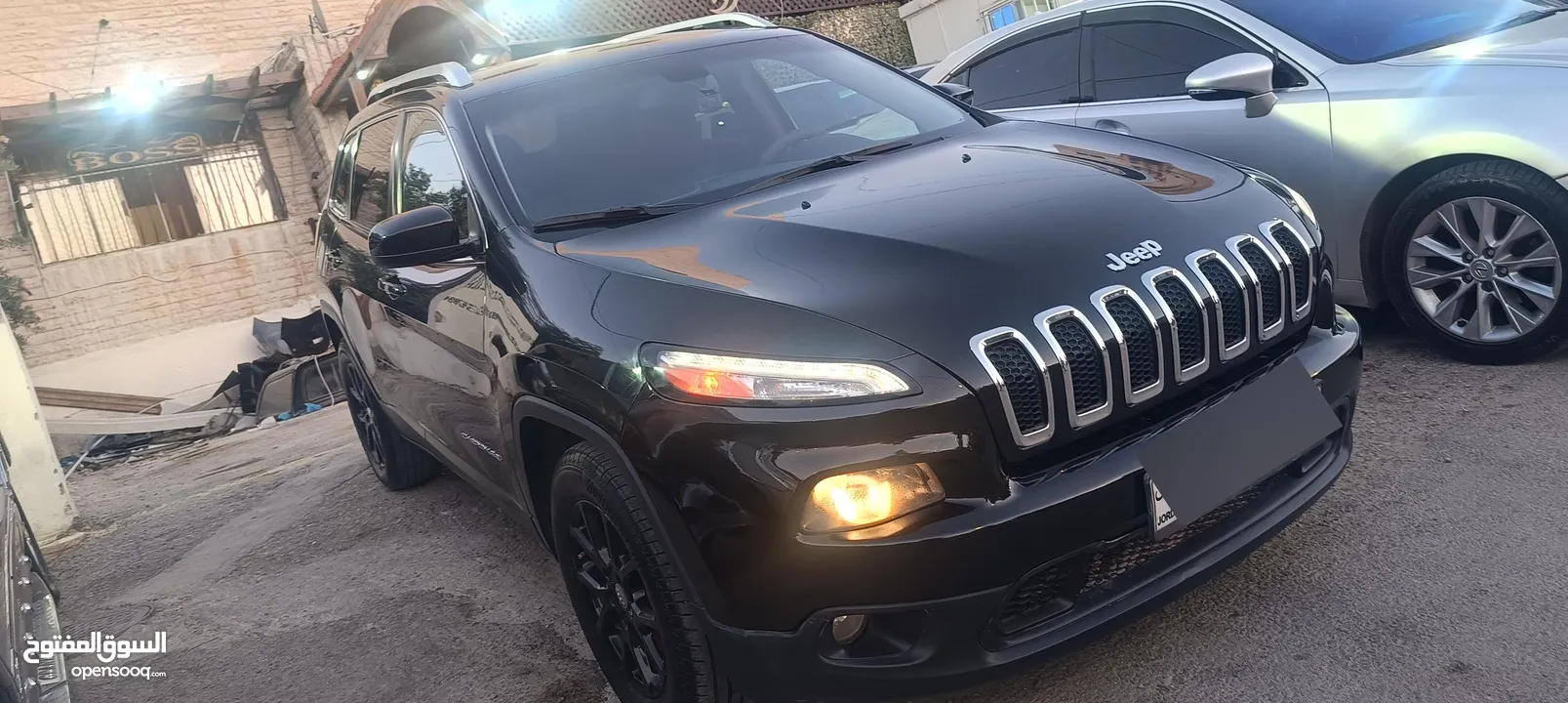 جيب شيروكي 2015 sport & Black Edition  كرت ابيض ماتور اقتصادي