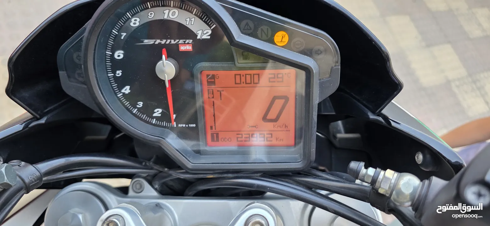 دراجة ابريليا 750 cc بحالة ممتازة 2016 ماشية 24000 فقط مالك ثاني صيانة دورية في الشركة 3200 دينار