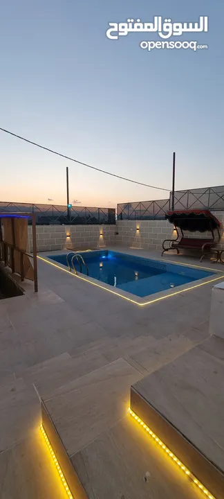 منزل مع مسبح وكراج للبيع