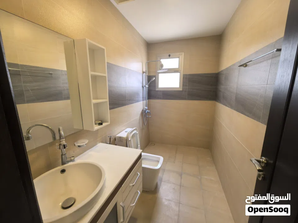 شقة سكنية راقية جدا للبيع وقابل للتفاوض.  المساحة 123متر