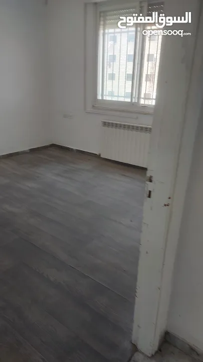 مكتب للايجار في البيره شارع القدس