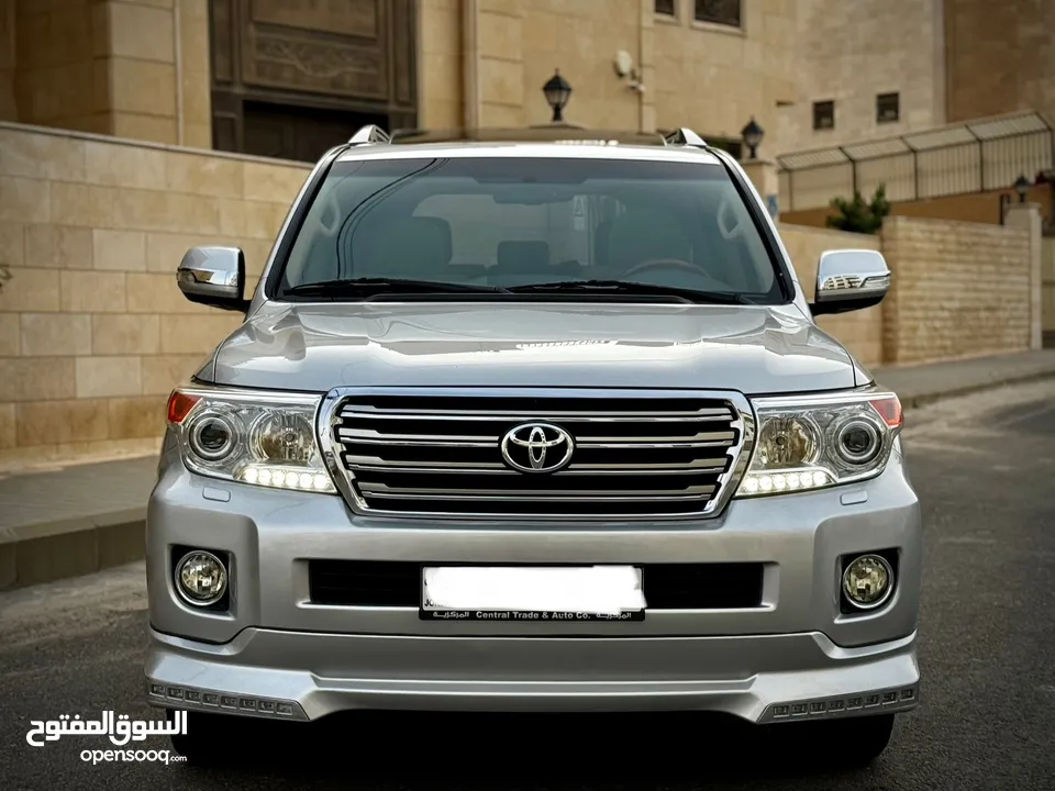 تويوتا لاند كروزر (GXR 2015 (V8 وارد صيانة الشركة ( طلب خاص 60th) مالك واحد بحالة الوكالة
